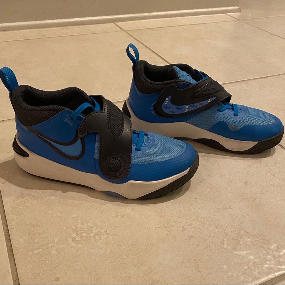 Nike Team Hustle, Size 3, like new!
